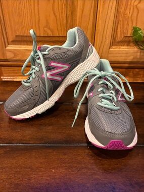 New Ladies Size 8.5 New Balance 450v3 Gray Running Shoes w/ Pink & Mint  (ABBA)